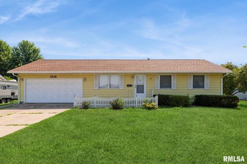 1516 7th Ave, Camanche, IA, 52730-1104 | Card Image