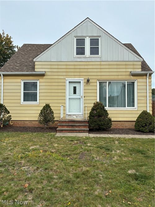 8812 Torrance Avenue, Brooklyn, OH, 44144 | Card Image