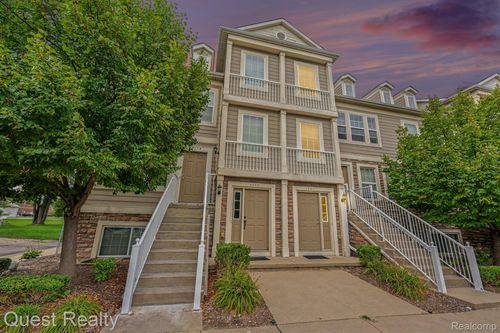 1081 Foxboro, Troy, MI, 48083-5460 | Card Image