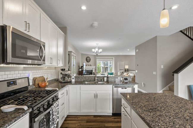 8113 Central Park Way N, Townhouse with 3 bedrooms, 4 bathrooms and null parking in Maple Grove MN | Image 16