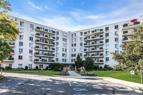 2t-135 Post Ave, Westbury, NY, 11590-3153 | Card Image