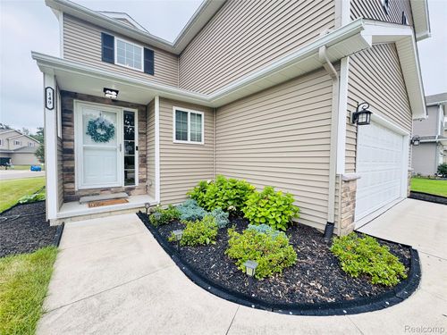 149 Fountain Park Dr, Waterford, MI, 48327-1799 | Card Image