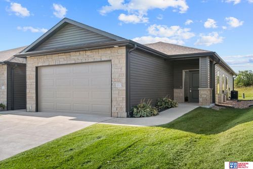 10315 Wayborough Ln, Lincoln, NE, 68527-1701 | Card Image
