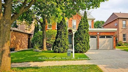 71 Gatcombe Cir, Richmond Hill, ON, L4C9P5 | Card Image