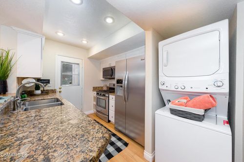 27448 Country Glen Rd, Agoura Hills, CA, 91301-3601 | Card Image