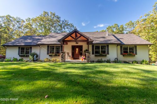 114 Whispering Oaks Rd, Greeley, PA, 18425-9710 | Card Image
