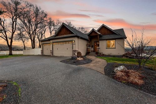 19016 E 10th Ln, Spokane Valley, WA, 99016-7800 | Card Image