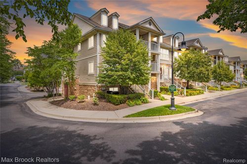 1071 Beaver Run, Troy, MI, 48083-5458 | Card Image
