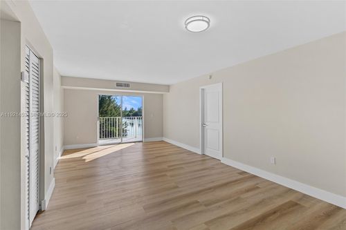 apt-302-8240 Sw 210th St, Cutler Bay, FL, 33189-3493 | Card Image