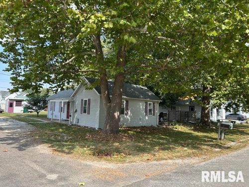 113 S Williams St, Colchester, IL, 62326-1234 | Card Image