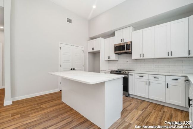 1381 Overbrook Ln, House other with 3 bedrooms, 2 bathrooms and null parking in Spring Branch TX | Image 4