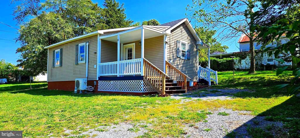 Eisenhower St, Berkeley Springs, WV 25411