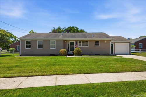 718 Patrick St, Westhampton Beach, NY, 11978-1015 | Card Image