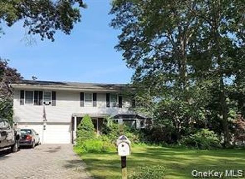 42 Maple Glen Ln, Nesconset, NY, 11767-1726 | Card Image