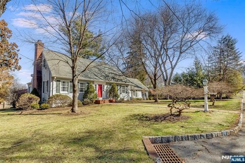 1 Kingwood Dr, Little Falls, NJ, 07424-2411 | Card Image