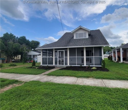 1009 6th Ave, Saint Albans, WV, 25177-3001 | Card Image