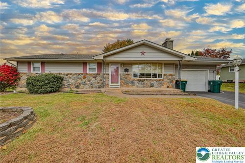 133 Brentwood Ave, Palmer Twp, PA, 18045-1922 | Card Image