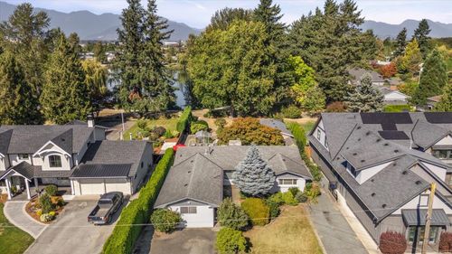 45985 Collins Dr, Chilliwack, BC, V2R2E1 | Card Image