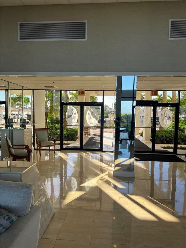 APT-1103 - 3100 N Highway A1a, Condo with 2 bedrooms, 2 bathrooms and null parking in Hutchinson Island FL | Image 4