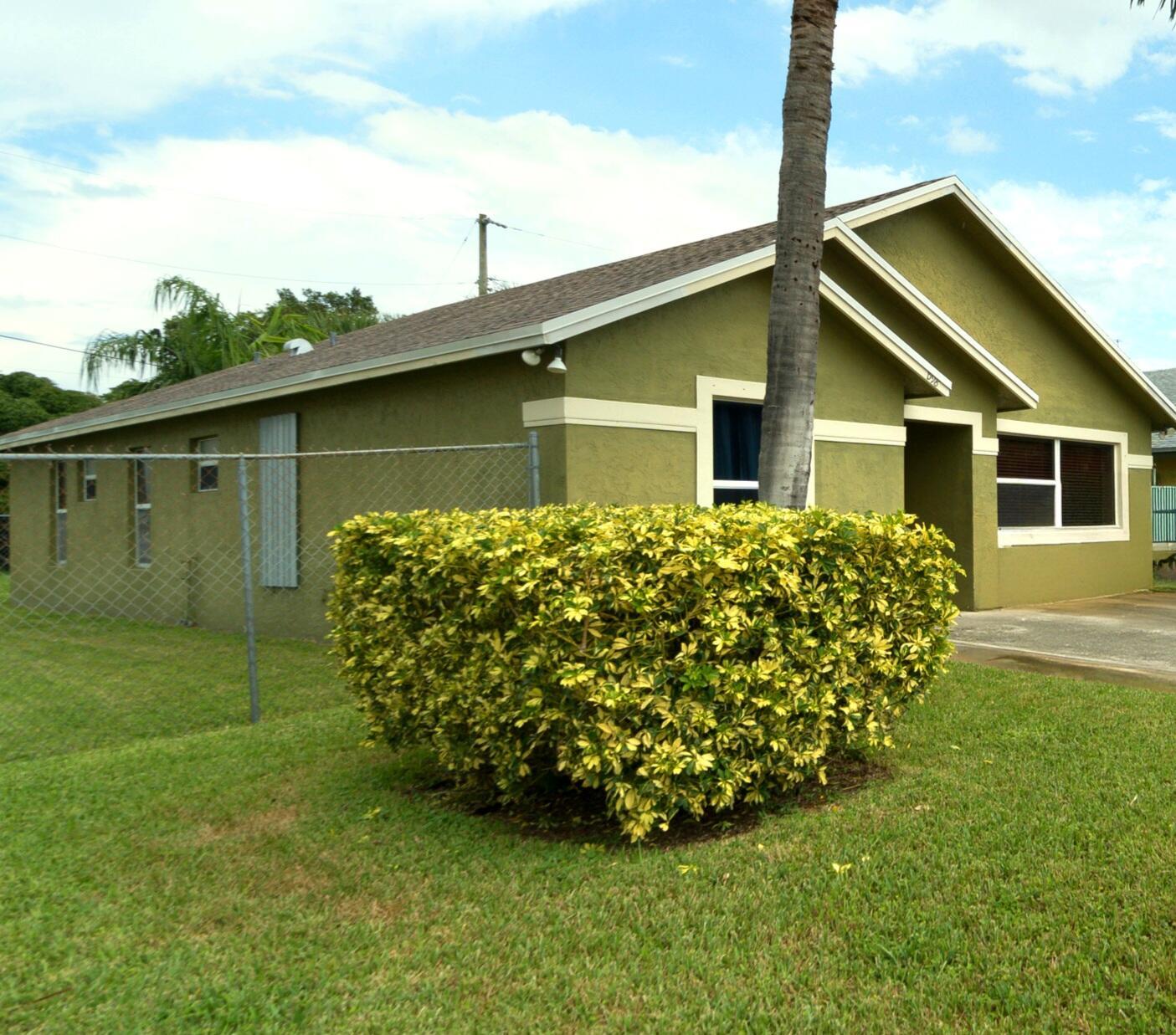 19th St, Riviera Beach, FL 33404