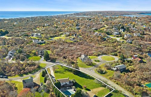 15 S Forest St, Montauk, NY, 11954-5261 | Card Image