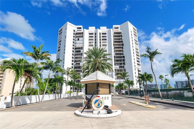 211 - 300 Three Islands Blvd, Condo with 2 bedrooms, 2 bathrooms and null parking in Hallandale Beach FL | Image 23