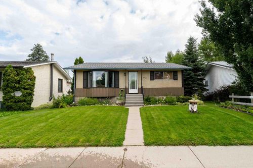 92 Greenbrook Dr E, Brooks, AB, T1R0J3 | Card Image