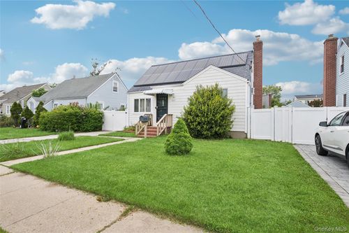 1043 Thomas Ave, Baldwin, NY, 11510-4134 | Card Image