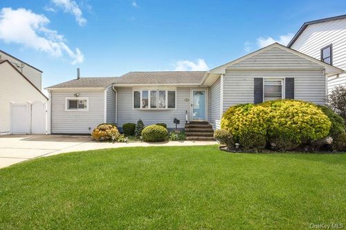 3866 Hudson Ave, Seaford, NY, 11783-2322 | Card Image