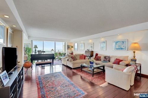 1530 Palisade Ave, Fort Lee, NJ, 07024-5471 | Card Image