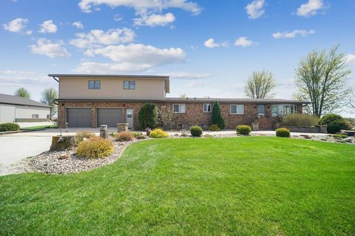 10554 N Ave, Maynard, IA, 50655-7542 | Card Image