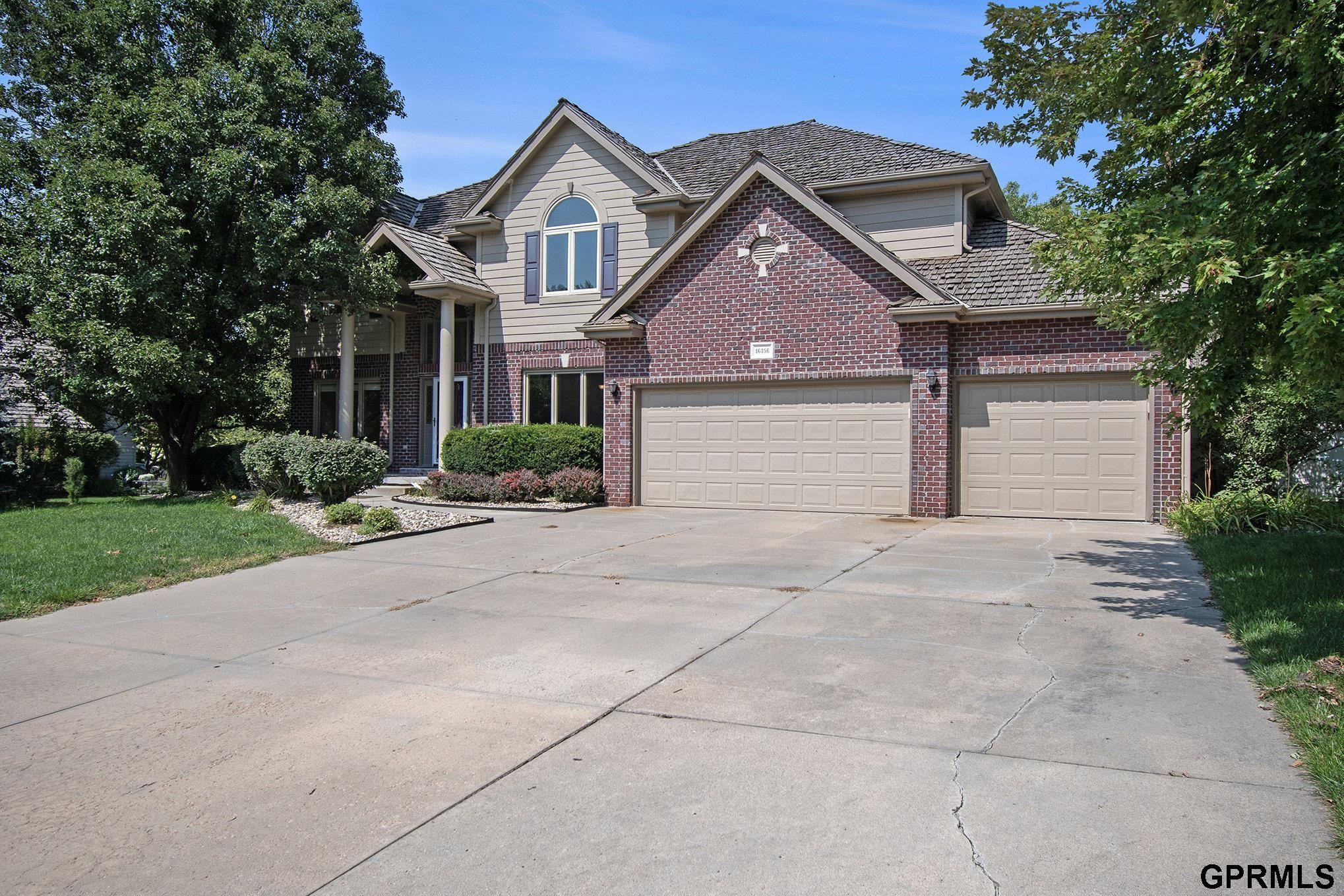 Burt St, Omaha, NE 68118