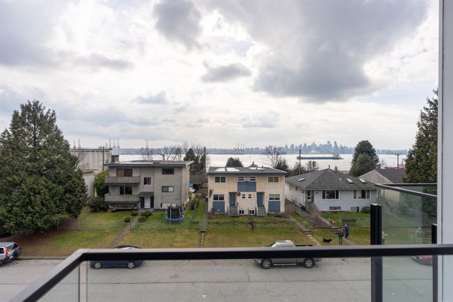 1 - 434 E 1 St Street, Home with 5 bedrooms, 3 bathrooms and 1 parking in North Vancouver BC | Image 27