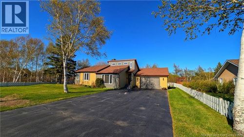 27 Du Bicentenaire St, Caraquet, NB, E1W1A3 | Card Image