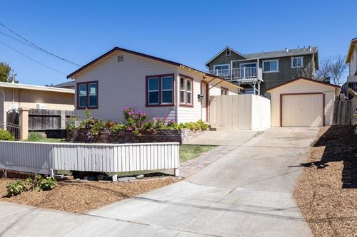 1666 Hilton St, Seaside, CA, 93955-4433 | Card Image