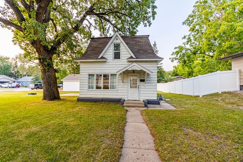 505 8th Ave E, Alexandria, MN, 56308-1903 | Card Image