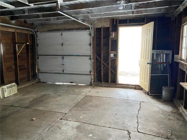 garage interior | Image 23