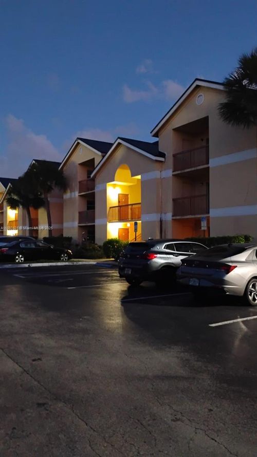 apt-122-7610 Westwood Dr, Tamarac, FL, 33321-2338 | Card Image