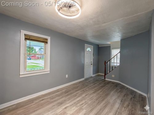 20870 Curie Ave, Warren, MI, 48091-4309 | Card Image
