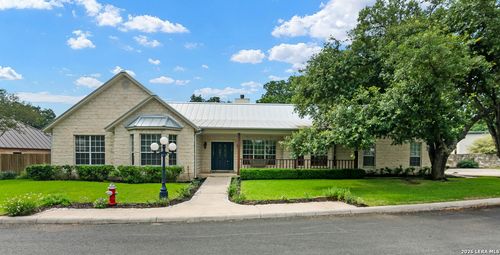 305 E Hosack St, Boerne, TX, 78006-2729 | Card Image