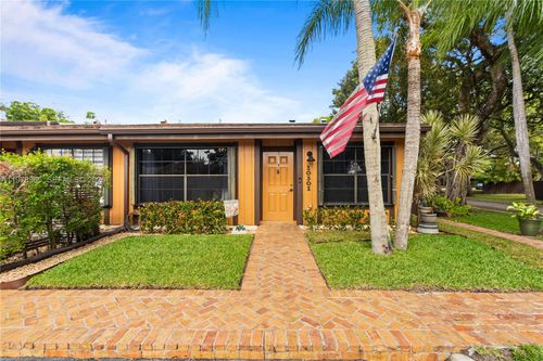 10301 Laurel Ct, Pembroke Pines, FL, 33026-2409 | Card Image