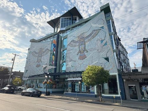 1057 Fort St, Victoria, BC, V8V3K5 | Card Image