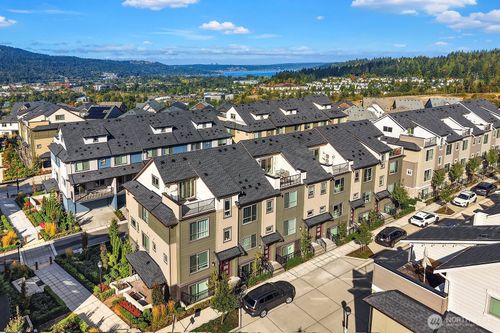 1241 7th Ave Ne, Issaquah, WA, 98029-5031 | Card Image