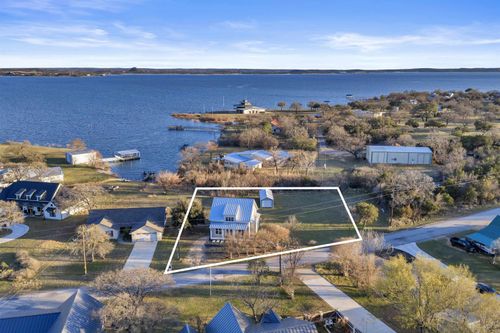 520 E Island Dr, Bluffton, TX, 78607-3029 | Card Image