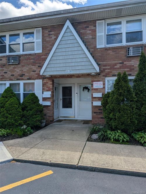 26-100 Connetquot Ave, East Islip, NY, 11730-1453 | Card Image