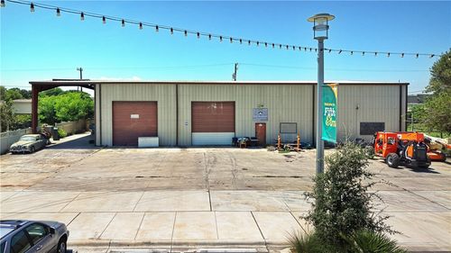 615 Houston St, Portland, TX, 78374-1647 | Card Image