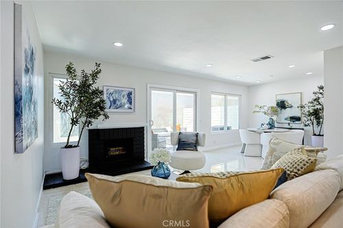 8 Fuchsia, Irvine, CA, 92604-2840 | Card Image