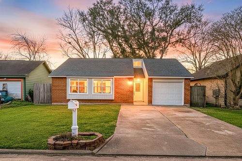 4902 Moody Reef Dr, Bacliff, TX, 77518-2409 | Card Image