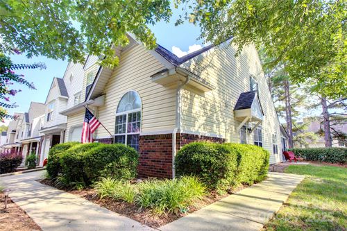 951 Sparrows Nest Ln, Pineville, NC, 28134-8846 | Card Image
