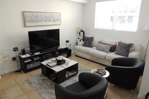 unit-209-8899 Nw 107th Ct, Doral, FL, 33178-2181 | Card Image